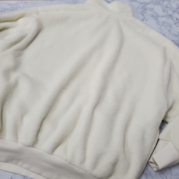 NY&C Plush White Sweatshirt - Picture 4 of 10